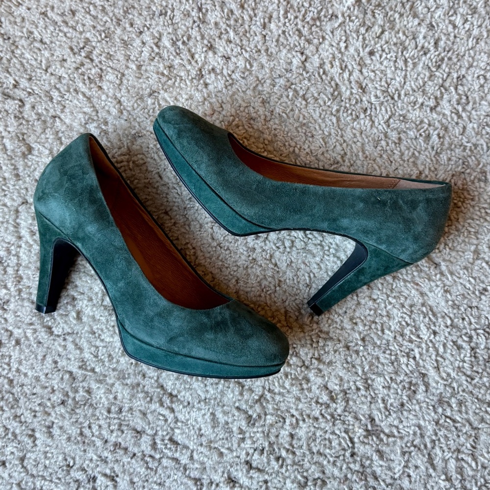 Clarks Women's Deep Green Suede Platform Pumps - Picture 4 of 6